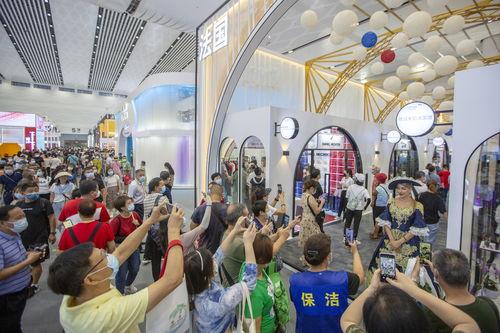 国产精品馆,匠心独运，传承与创新并重的文化瑰宝之旅  第2张